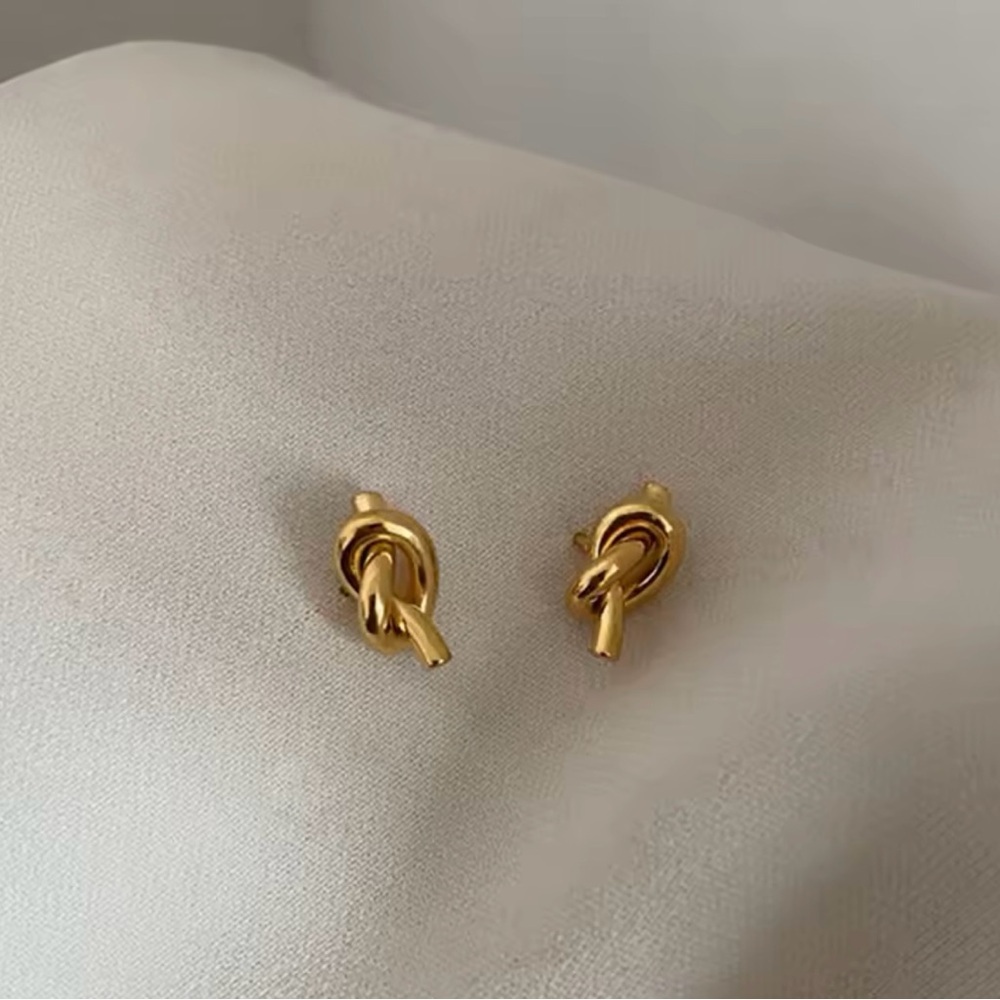 Small Knotted Stud Earrings Temperament Twist Stud - Picture 2 of 3